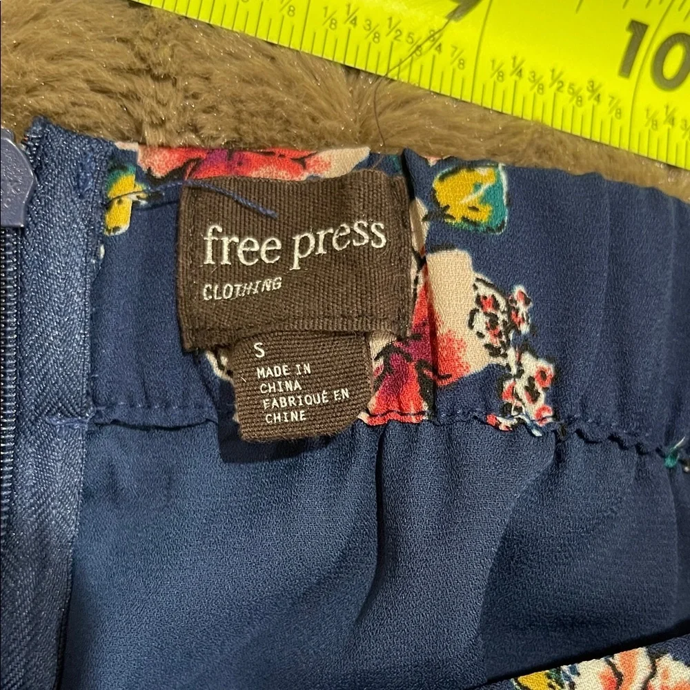 Free Press Womens Shorts Blue Floral Zip Back High Waist Elastic Size S - Picture 2 of 5